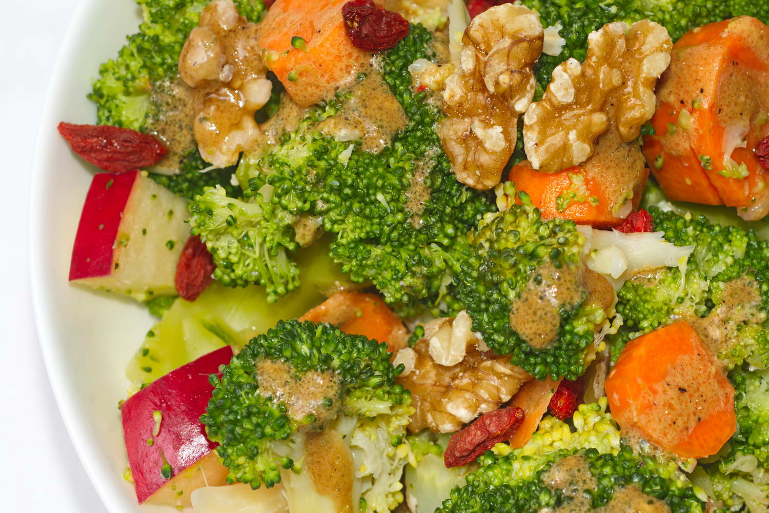 Bunter Brokkolisalat - Wohlfühlküche Bunter Brokkolisalat - Wohlfühlküche