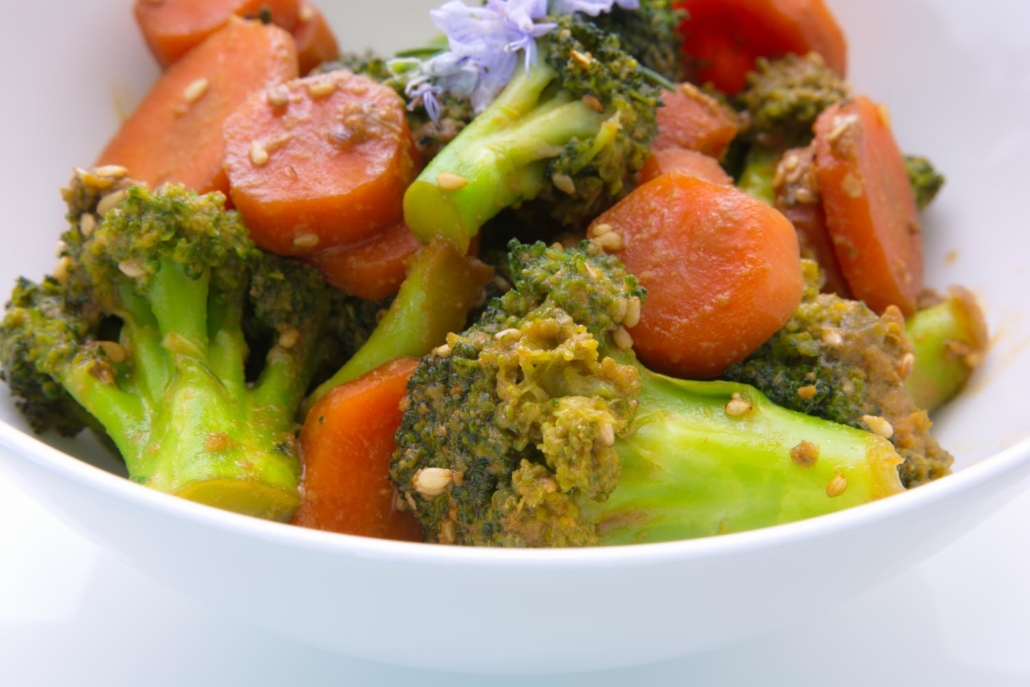 Brokkoli und Möhren mit Sesam - Wohlfühlküche
